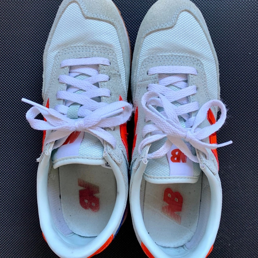 New Balance women sneaker